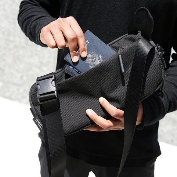 Aer Day Sling 2 Black Waist Bag Crossbody Men's Body Bag - Picture 7 of 7